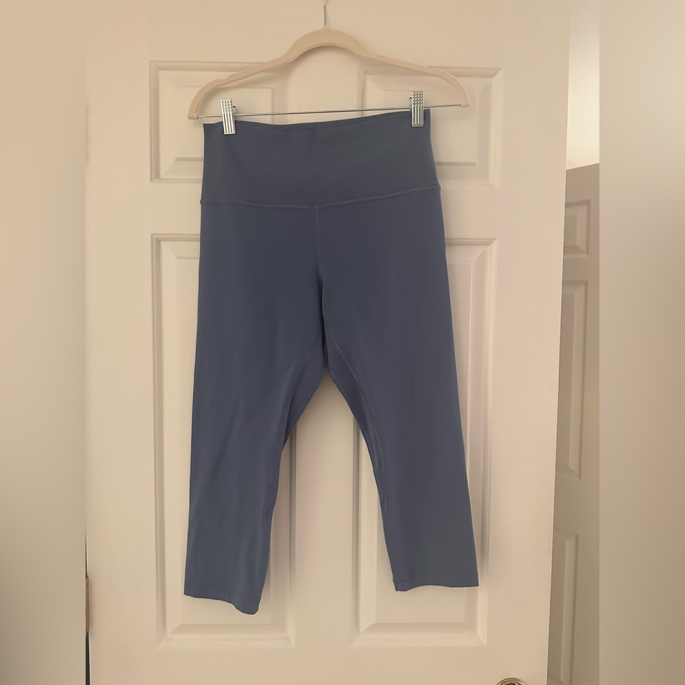 LULULEMON DUSTY BLUE CAPRI LENGTH LEGGINGS - Picture 2 of 3